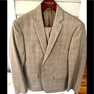 Tan Patterned Men’s Suit size 40S